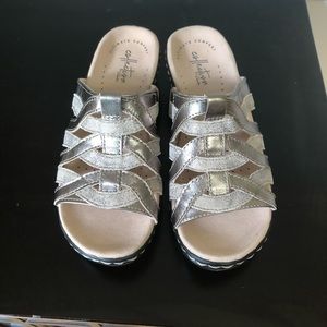 Size 6 metallic Clark Sandals